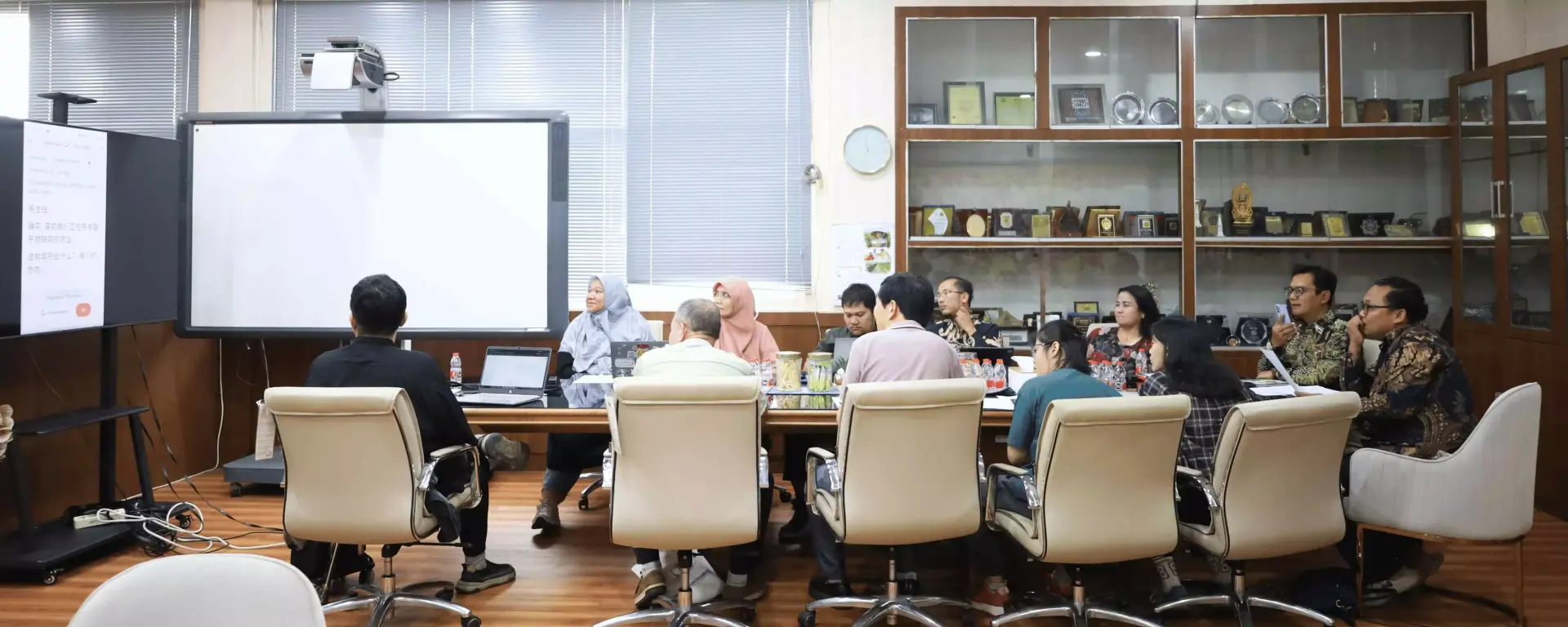 FP USU and Dongfeng Indonesia Explore Collaboration on Solar Energy-Based Soybean Cultivation